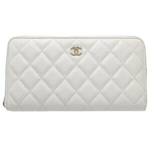 CHANEL White Caviar Leather Wallet